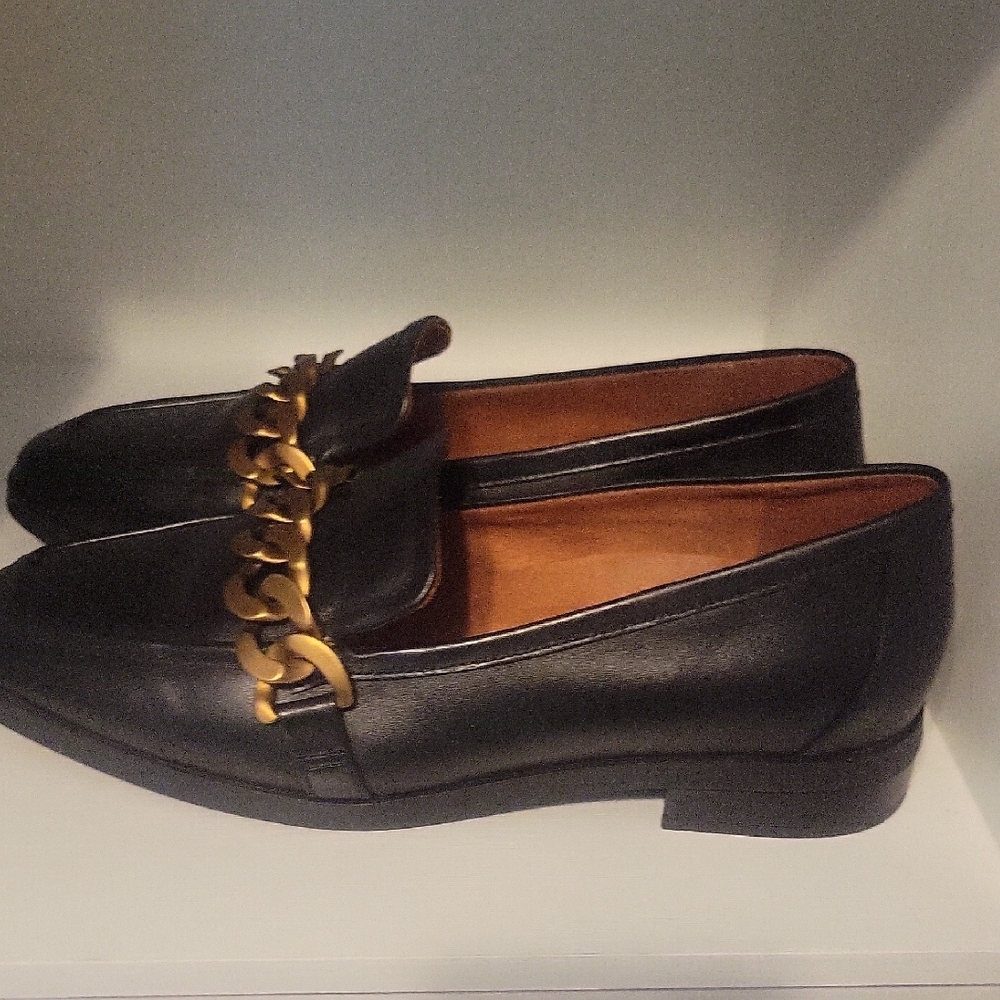 Vionic Sz7.5 Black Leather Slip-On Loafers with Gold Chain Accent - Picture 5 of 7